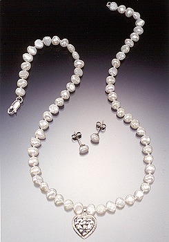 "Ashley" pearl necklace