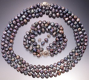 "Halle" choker, "Claudia" bracelet, "Liv" earrings nugget pearl set
