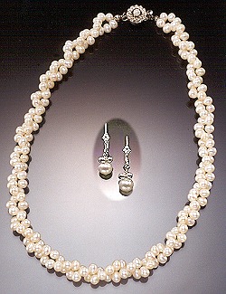 "Melissa" twisted pearl necklace