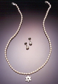 "Rebecca" pearl necklace